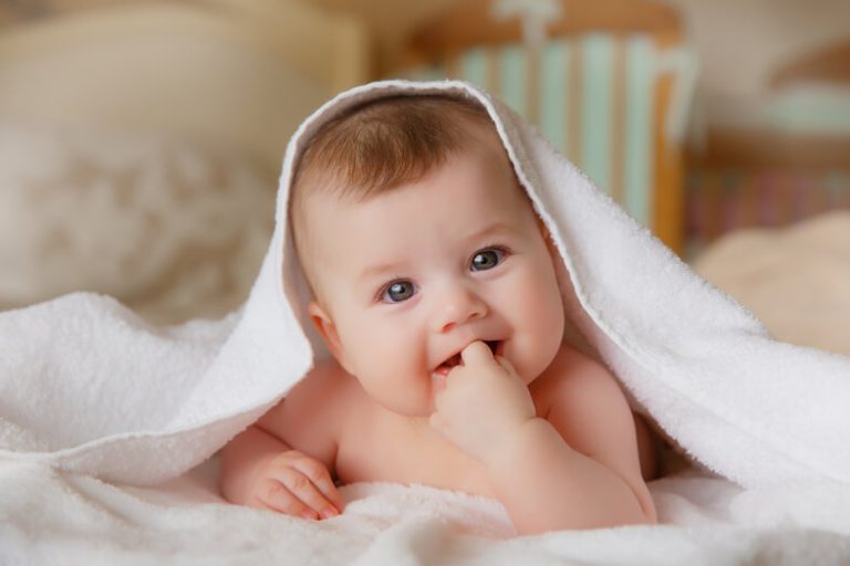 happy-smiling-baby-towel-after-bathing (1)